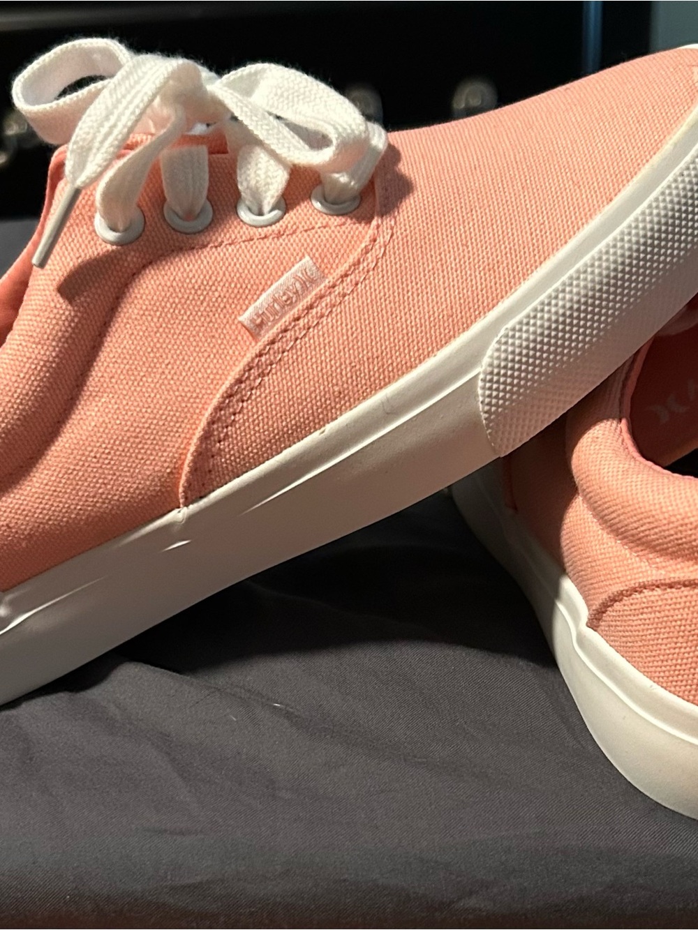 Hurley Coral Canvas Kids Sneakers with White Sole Size 3